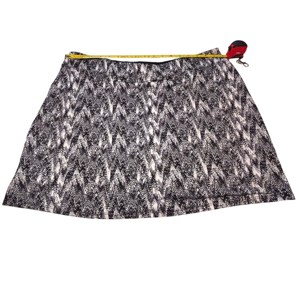 Tranquility by Colorado Clothing Black White Geometric Print Active Skort XL